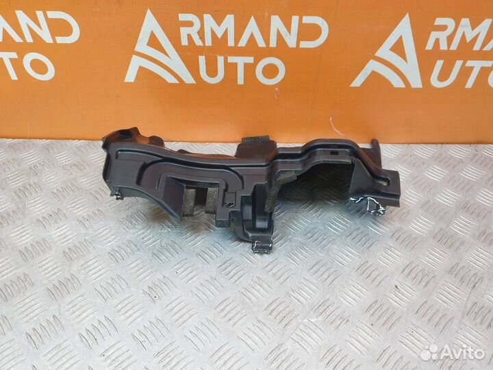 Дефлектор радиатора левый Toyota Hilux 8 2020-Нв