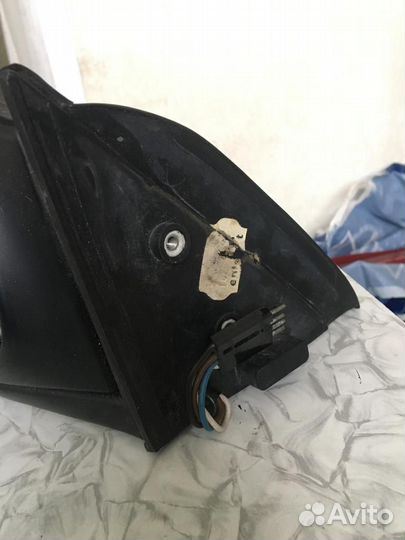 Боковое зеркало