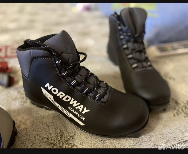 Лыжные ботинки