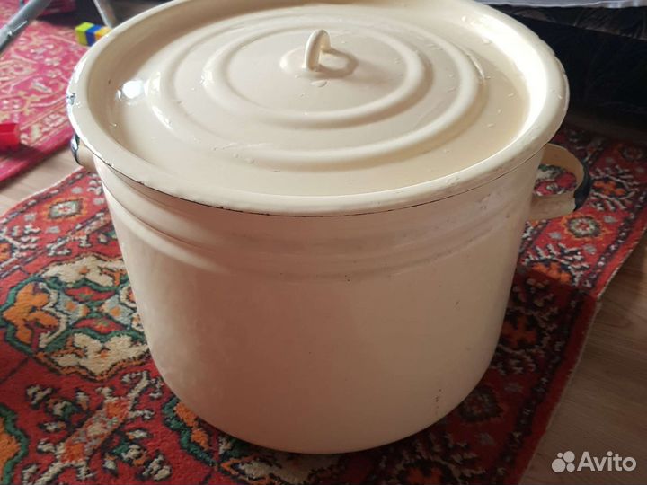 Кастрюля эмалированная