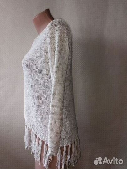 Свитер молочного цвета с бахромой 44-46