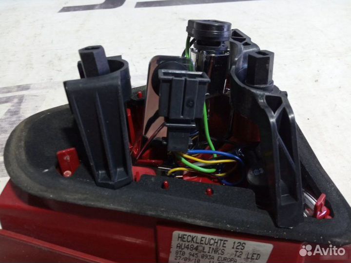 Фонарь в крышку багажника левый Audi A5 8T