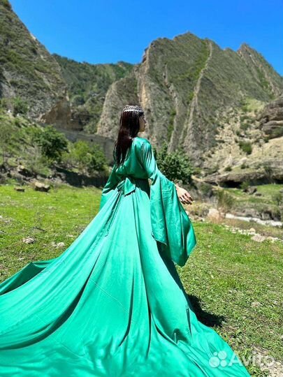 Летящее платье со шлейфом аренда