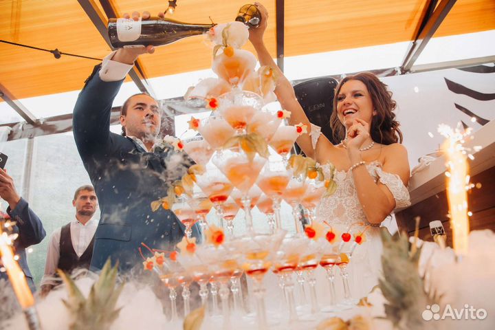 Пирамида из бокалов шампанского/Горка с шампанским