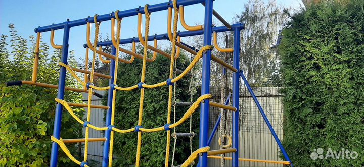 Спортивный уличный тренажер