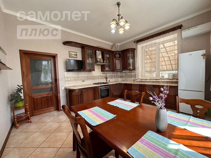 Дом 315 м² на участке 7,5 сот.