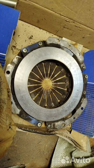 Продам сцепление valeo c0583536r vaz 21703 1601130