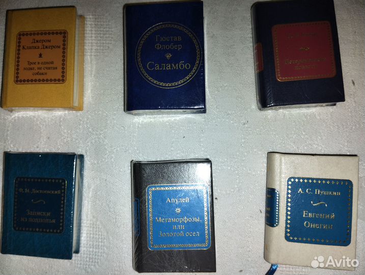 Коллекция миниатюрных книг