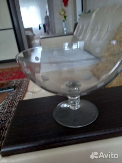 Ваза для фруктов на ножке