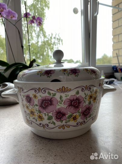 Фарфоровая супница