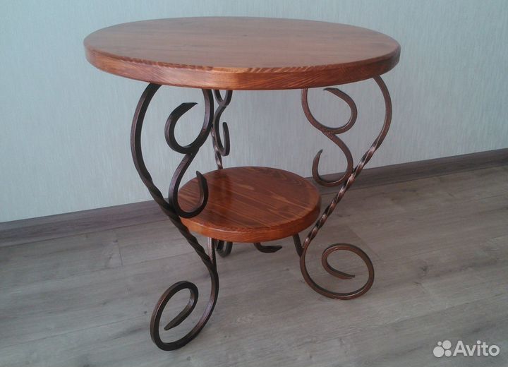 Кованный деревянный журнальный столик
