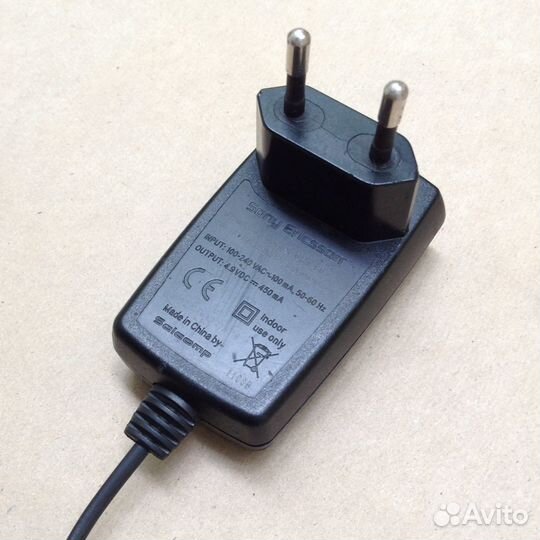 Зарядное устройство Sony Ericsson CST-60