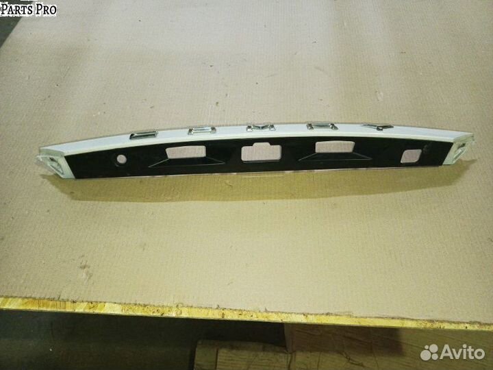 Накладка крышки багажника Тайота Камри хв70