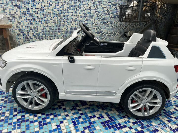 Детский электромобиль audi