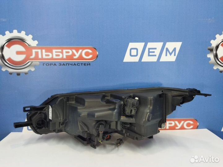 Фара правая Nissan J11