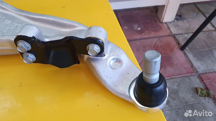 Nissan 54500-1AA0aрычаг подвески