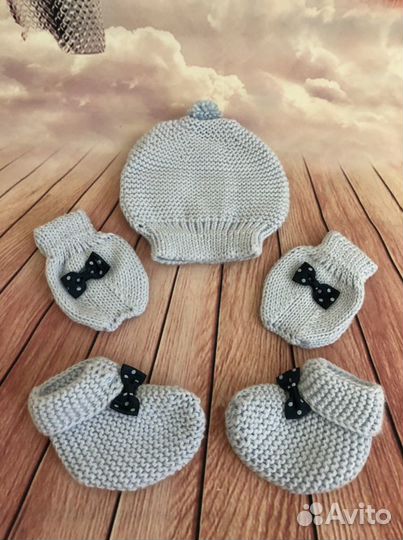 Шапочка,пинетки,царапки для новорожденного