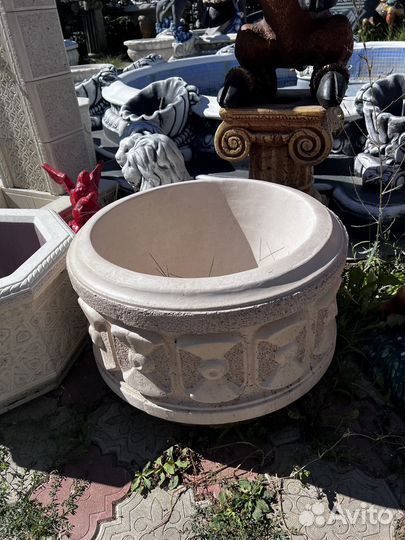 Вазоны из белого цемента с мраморной крошкой