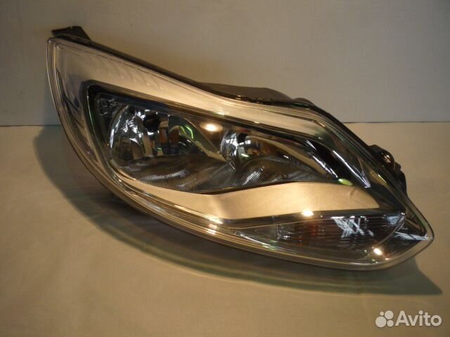 Фара правая Ford Focus 3 (хром)