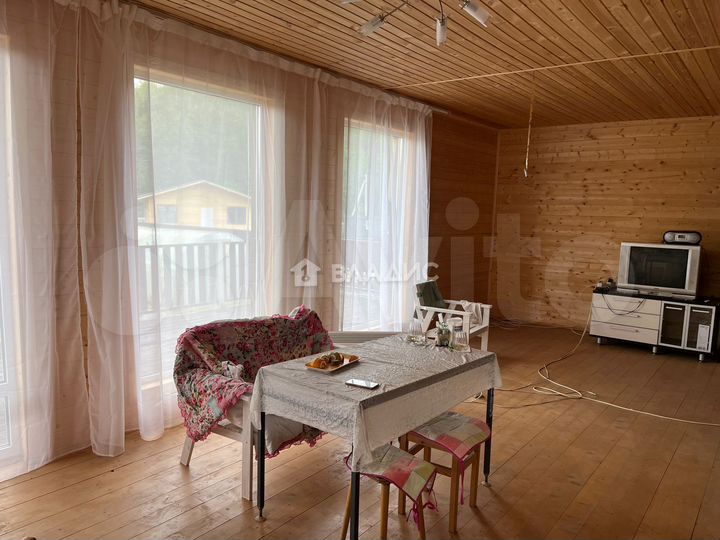 Дом 195 м² на участке 12,7 сот.