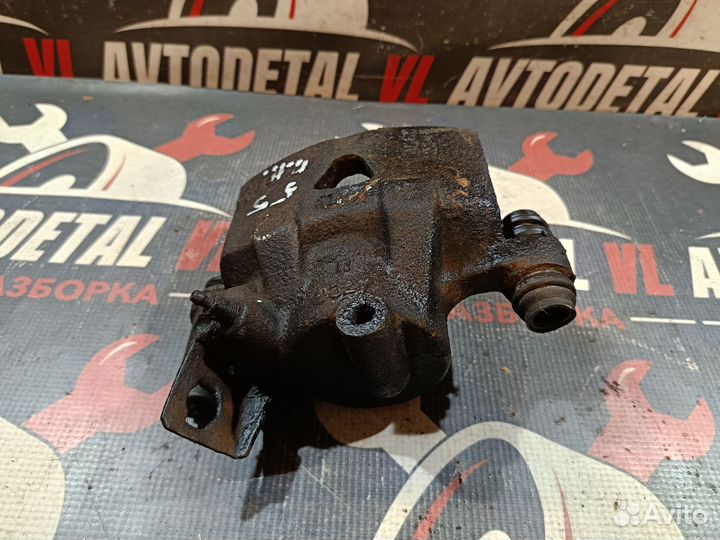 Суппорт передний Mitsubishi Delica 3 P25W