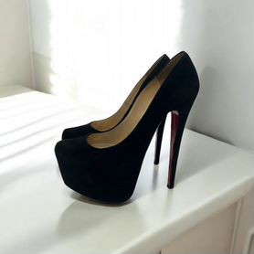 Christian Louboutin 35