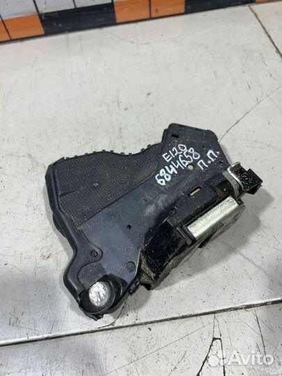 Замок двери передней правой