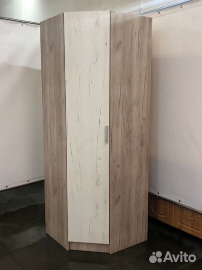 Угловой шкаф