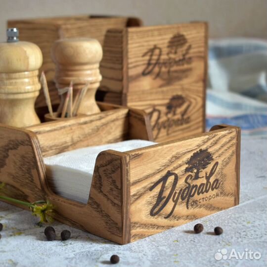 Деревянная салфетница с отделением для спецовниц