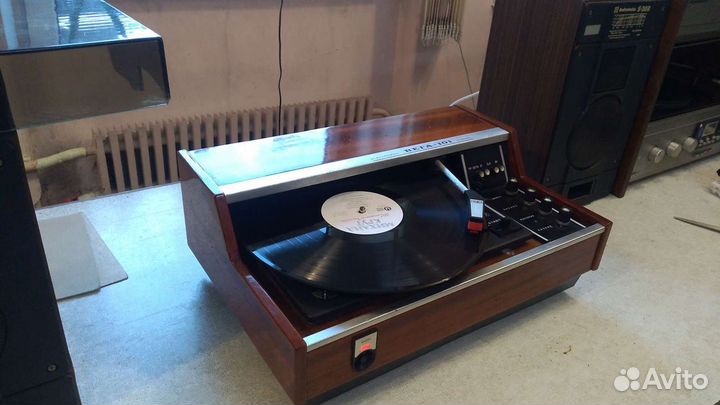 Проигрыватель винила Вега 101