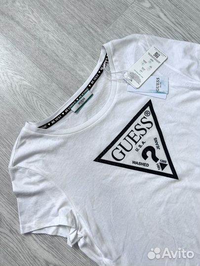 M Новая Guess Футболка