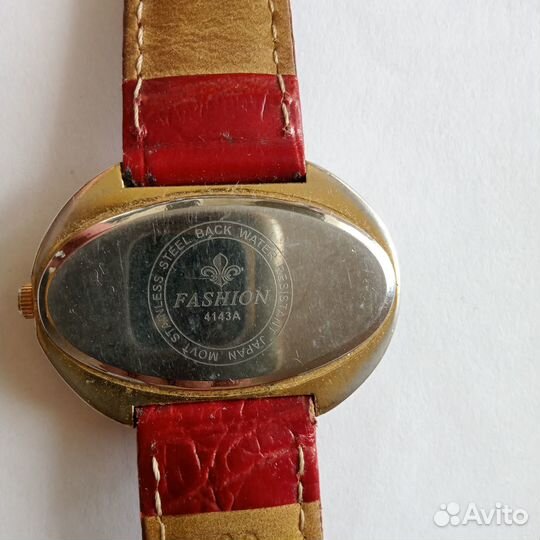 Часы наручные женские кварцевые