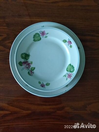 Посуда тарелки средние и большие