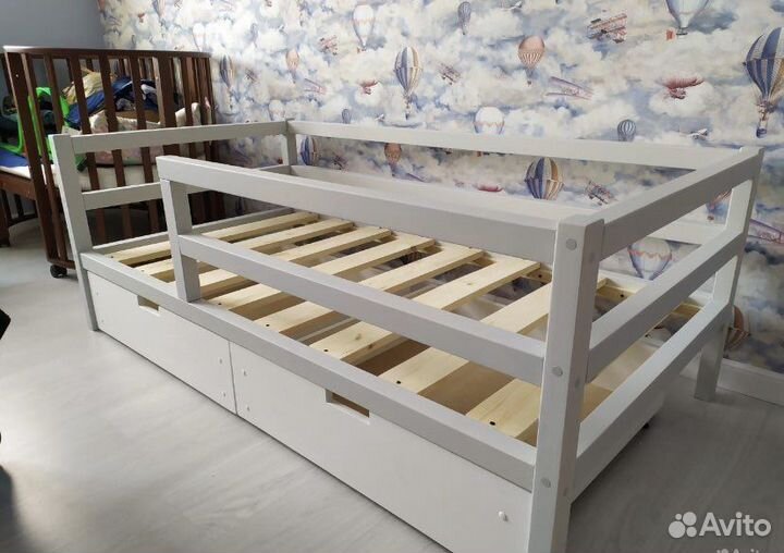 Кровать из массива