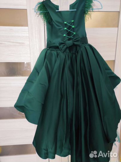 Нарядное платье для девочки, туфли,украшения