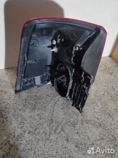 Фонарь задний правый Toyota Land Cruiser 200