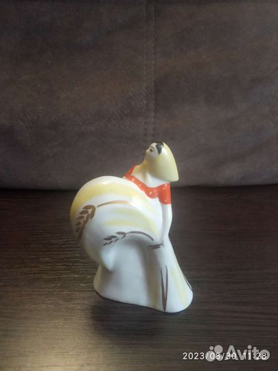 Девушка со снопом