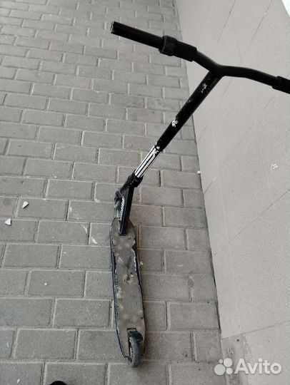 Самокат трюковой, изношенный
