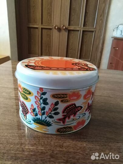 Шкатулка жестяная