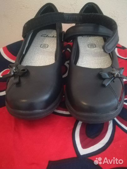 Туфли для девочки Clarks кожа новые 2UK полнота F