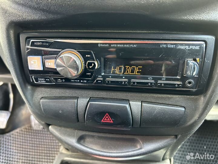 Поодаю магнитолу Alpine UTE-92 BT