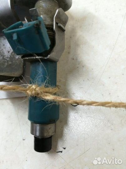 Форсунка топливная Mazda Axela BK5P zjve