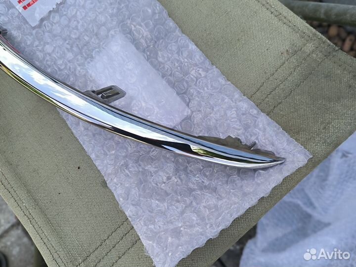 Накладка правого фонаря geely tugella