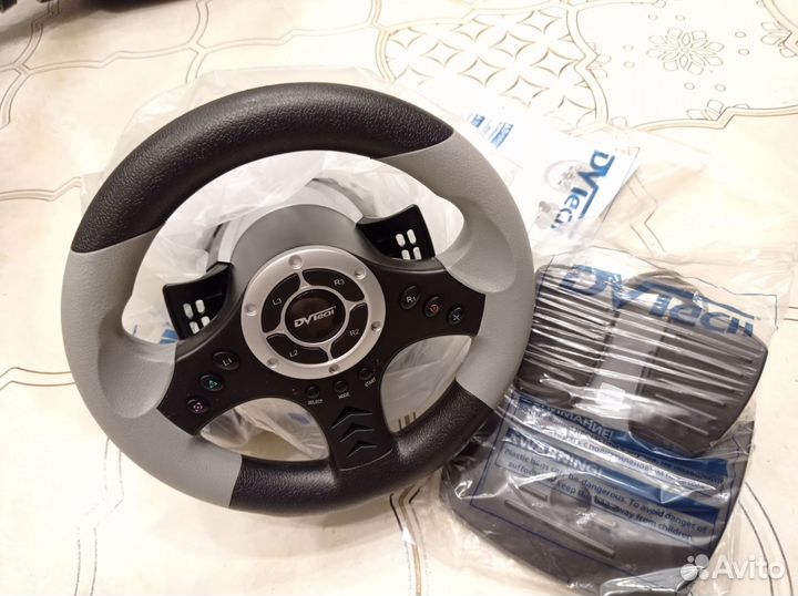 Игровой руль с педалями