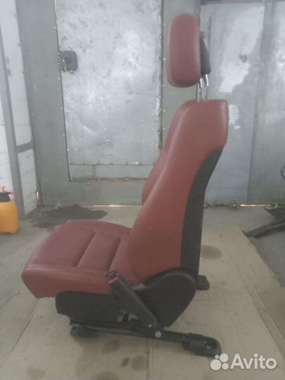 Сиденья Jeep grand Cherokee wk2 2012