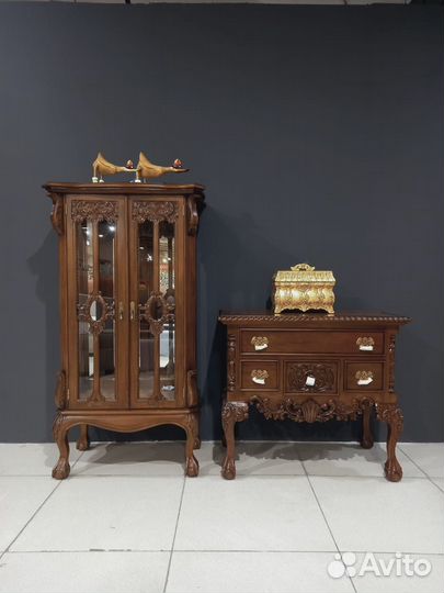 Витрина резная для посуды