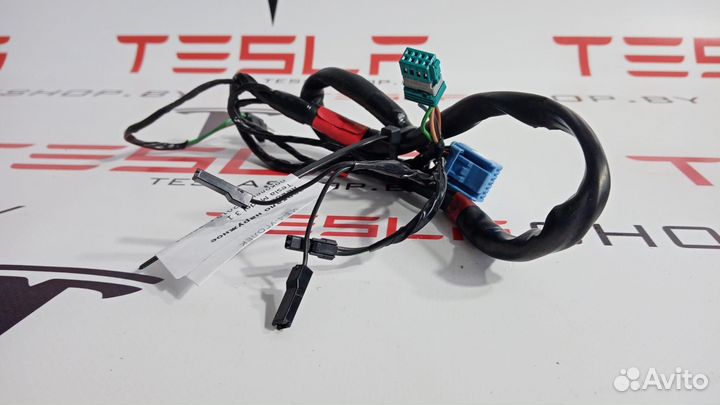 Электропроводка зеркала наружного Tesla Model 3