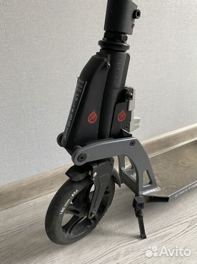 Самокат globber (черный и красный) 2 штуки