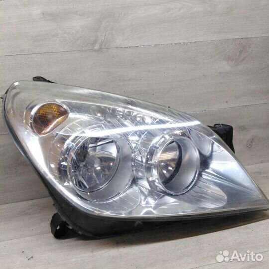 Фара передняя правая Opel Astra h