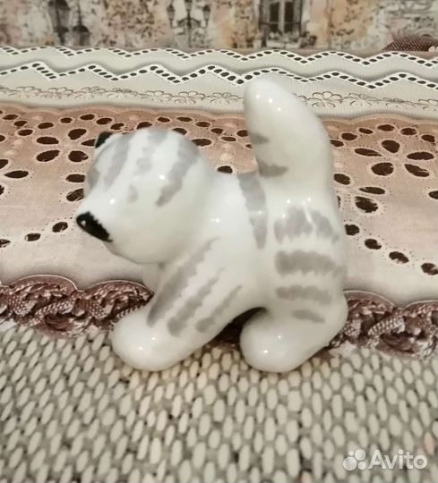 Статуэтка котенок